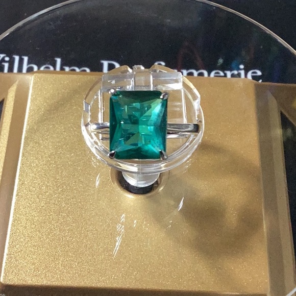 Octagon Light Green Emerald Stone Silver Ring - Picture 2 of 6